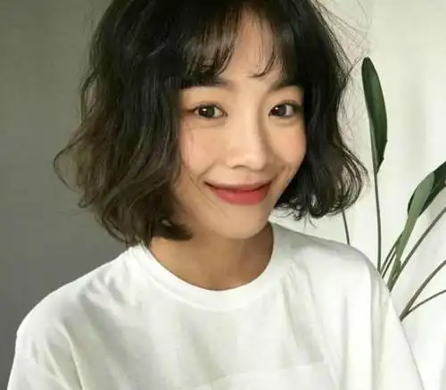 35岁左右的女性想烫发,推荐几款流行发型,美女都看过来!