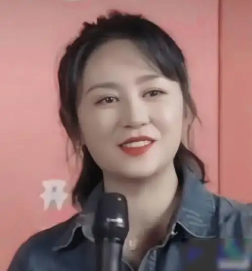 因为角色,所以形象才会让大家印象深刻,但是回顾马丽年轻时候的模样