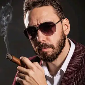 (闯)奋斗者大叔头像