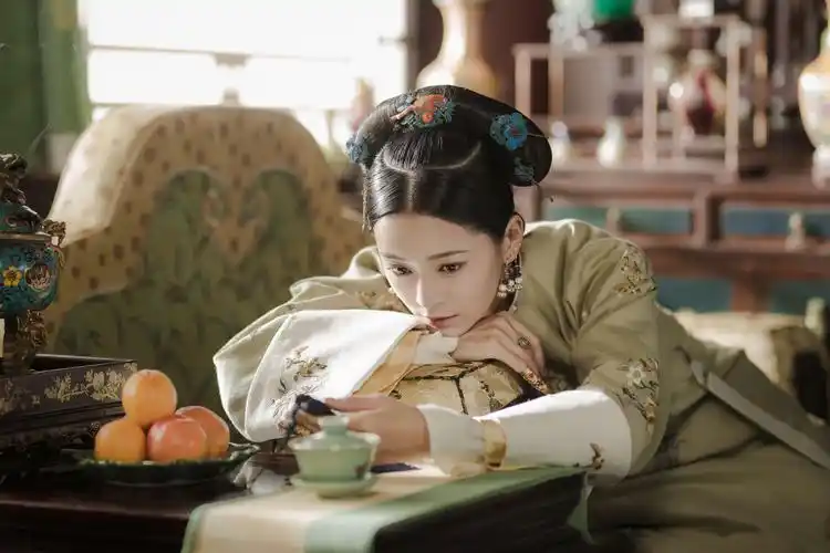 而面临无戏可演的尴尬处境,但是在今年,她凭借《延禧攻略》再次复出,"