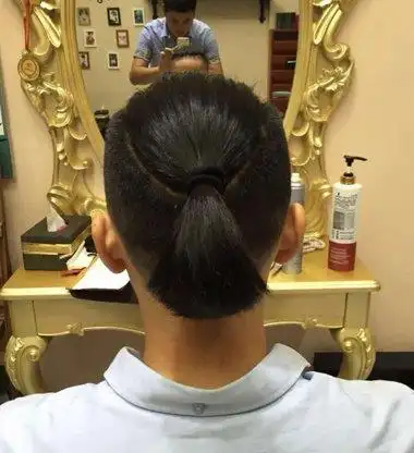 很多男士头顶留的小辫子发型韩版男生辫子发型2