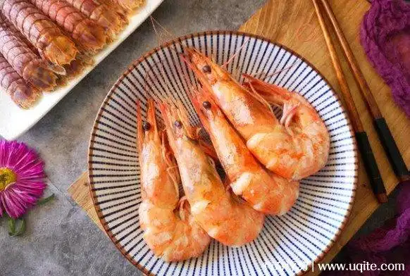 虾煮几分钟就熟了一般全部变红就熟了时间控制在5到10分钟最佳