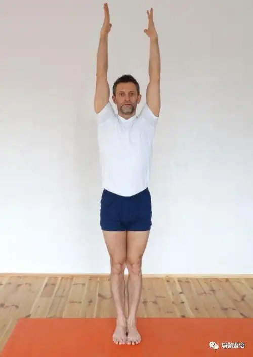 手臂上举一个简单的体式好处多到吓人