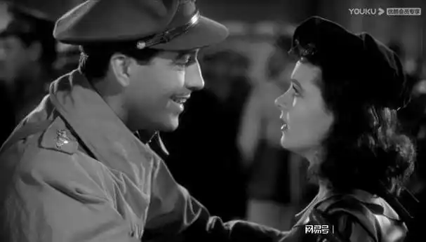 《魂断蓝桥》, 滑铁卢桥死去的姑娘, 在罗伊心中开出永不凋零的花