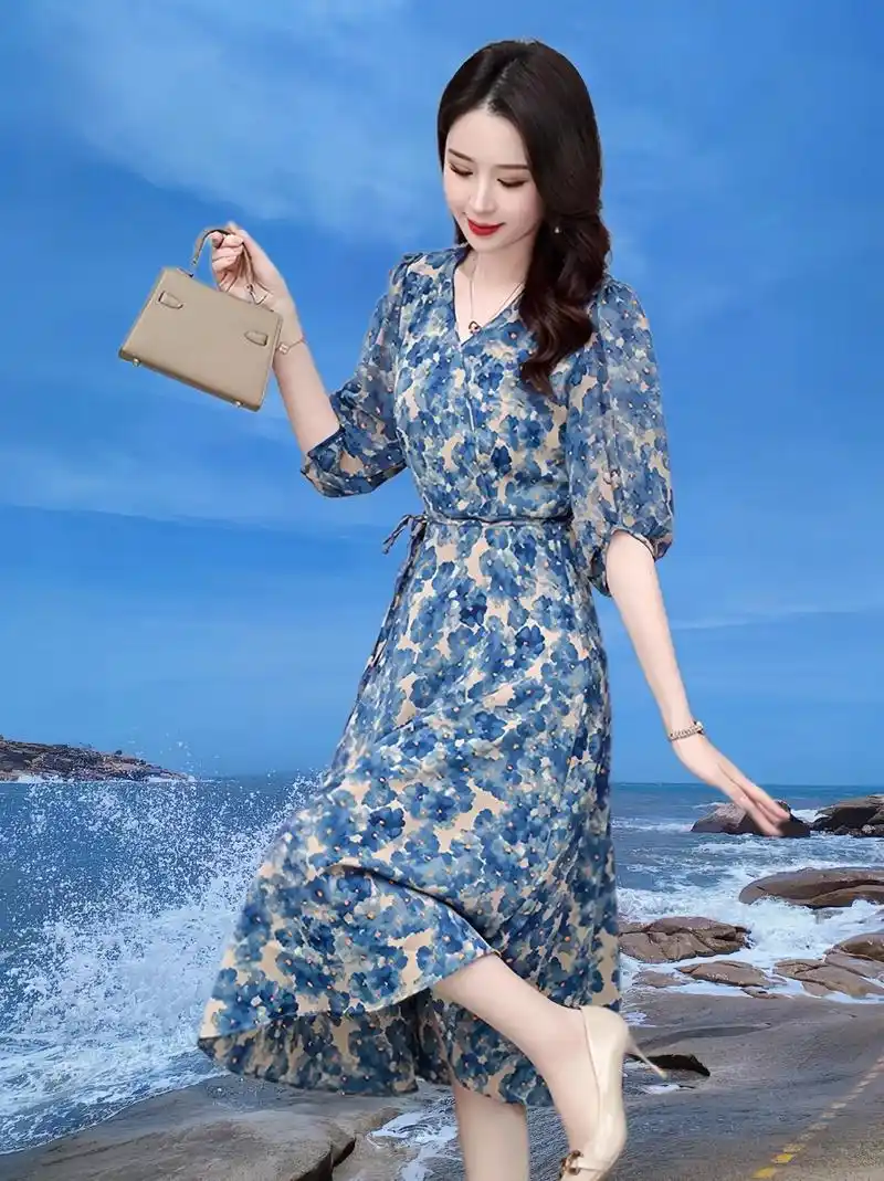 显瘦碎花连衣裙.哈喽!美宝们!夏天来了,你就能成为夏日里最清 - 抖音