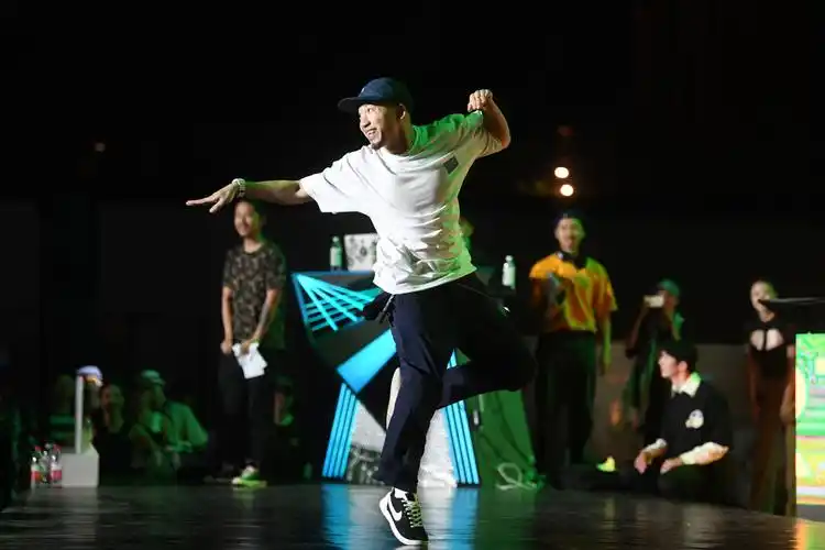 动感炫酷街舞让"南京眼"热力十足