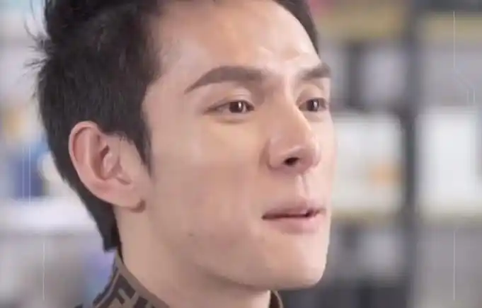 "口红一哥"李佳琦素颜照曝光,网友们:收起你的oh my god