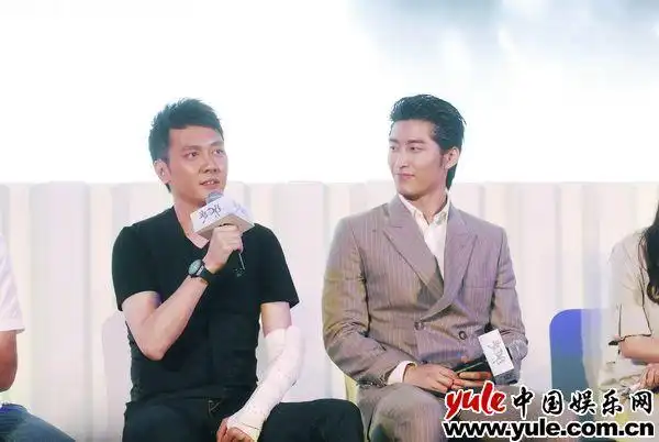 《狼图腾》亮相上影节 冯绍峰窦骁同台拼帅