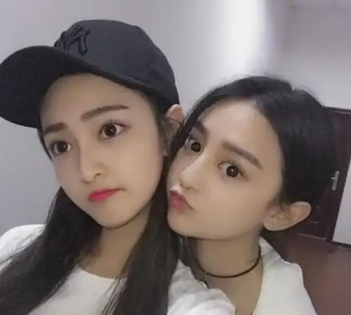 看完关晓彤与室友合影,才知"寝花"有多难选,网友:仙女寝室!