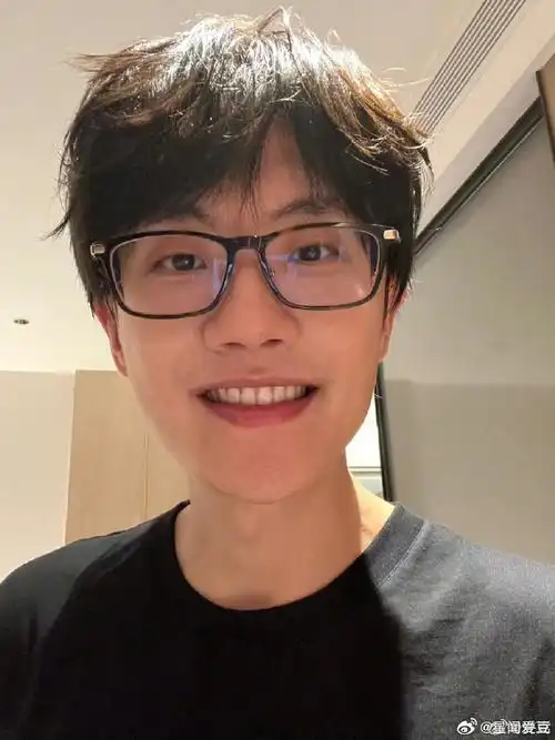 #许嵩演唱会抢票##许嵩官宣演唱会#