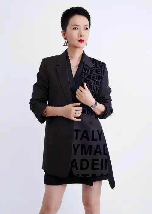 谢兰个人资料(谢兰:父母都是聋哑人,嫁大11岁师小红丁克12年,39岁为爱