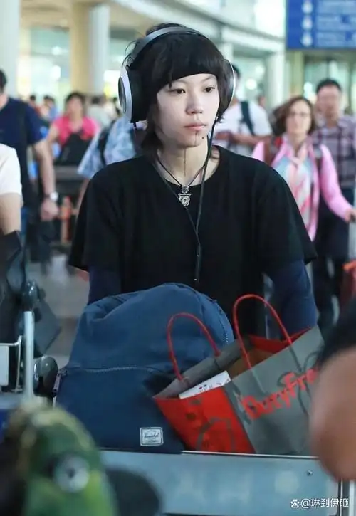 王菲女儿窦靖童曾表示遗产绝不留给父母网友被周迅带坏了