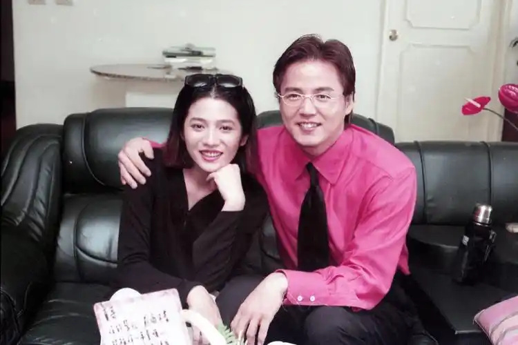 林瑞阳与前妻儿子罕曝近况越长越帅很像爸首次回应上一代恩怨