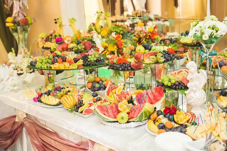 不同_新鲜水果_婚礼_自助餐_桌子_高清图片_全景视觉