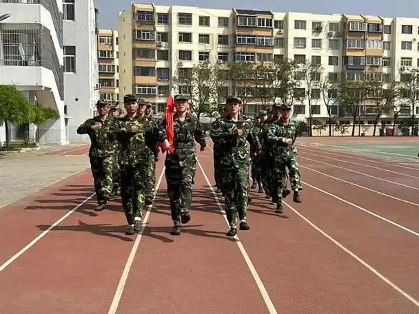 秦皇岛市实验中学举行"防范灾害风险 护航高质量发展"主题升旗仪式