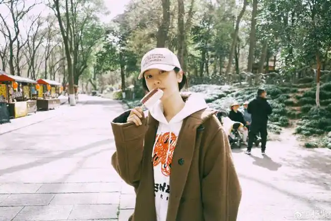 杨紫素颜春游##杨紫素颜出门