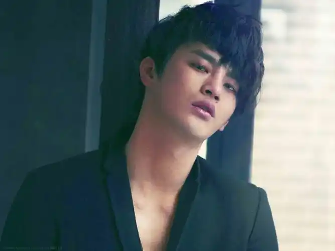 徐仁国写真图片-自制1600x1280壁纸.高清大图-明星写真馆n63.com