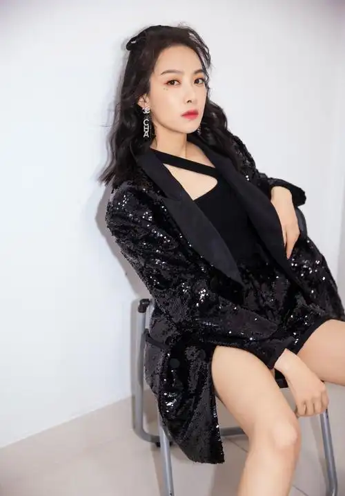 > 宋茜甜飒魅力性感写真图片(10/11)