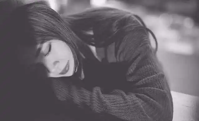 女人不该让男人太累,男人也不该让女人伤心