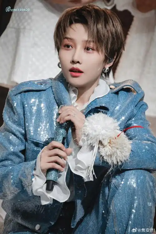 刘雨昕连任山东春晚地屏质检员