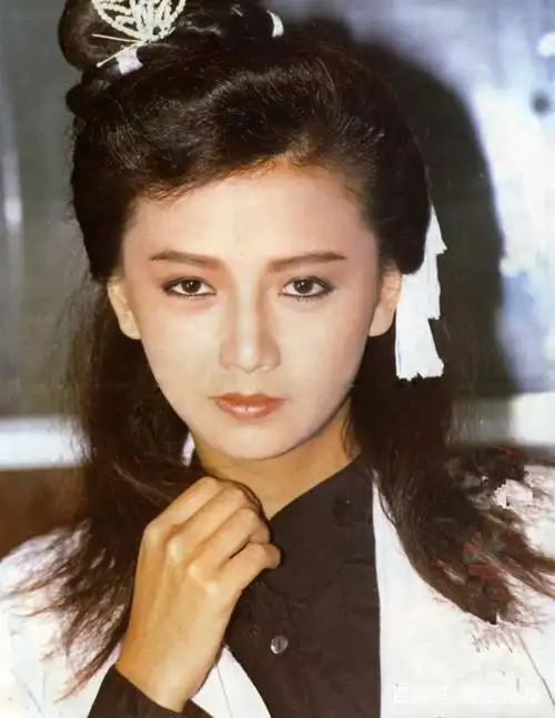 曾华倩,香港80-90年代著名女演员,曾多次与刘德华搭戏,并且是无线电视