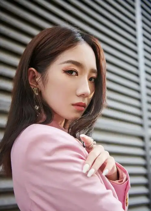 率性恣意的粉色女郎孟美岐_高清图集_新浪网