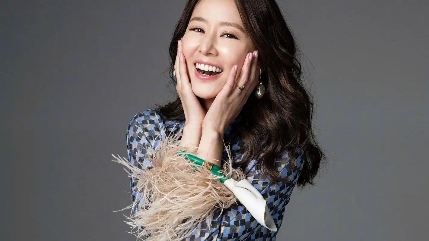 林心如的油头发型:多元审美呈现多彩人生 林心如的油头发型或许在审美