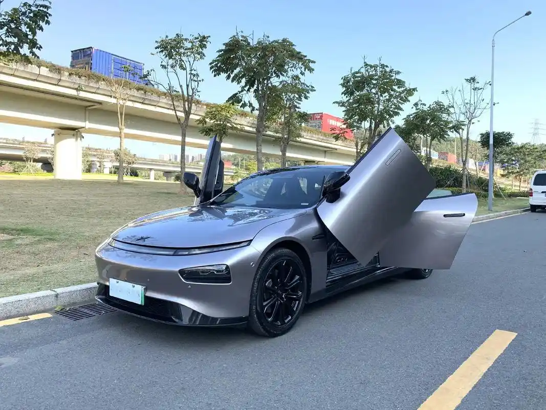 新能源,2021年上牌,小鹏p7   670鹏翼版,纯电动车 - 抖音