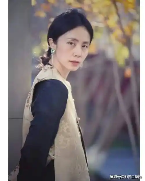 孙莉晒黄磊蒸包子,身材发福婚戒抢镜,风波后手法娴熟无惧争议