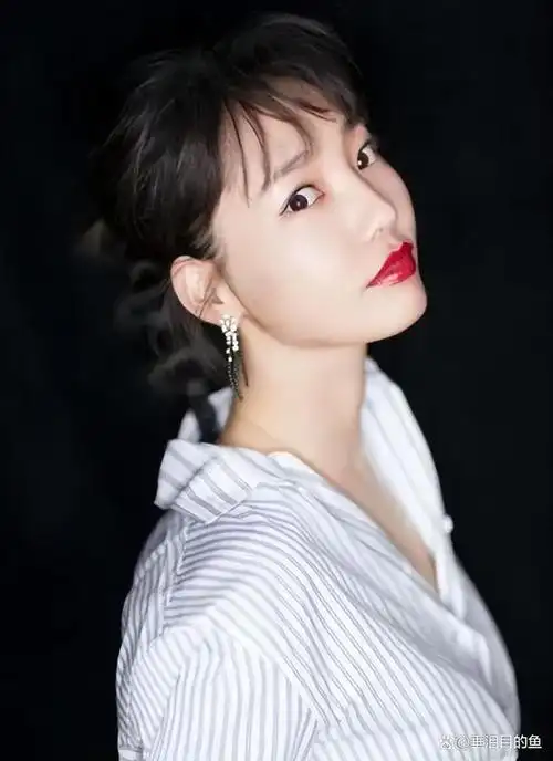 白百何的网红穿搭,将她的事业境遇,体现得淋漓尽致