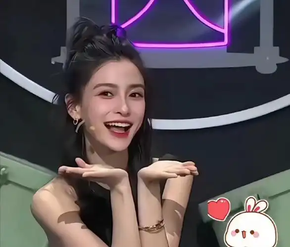 搞怪嘟嘴表情可爱无比杨颖怎么这么好看啊,不管做什么表情都超级美腻