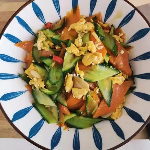 今天中午吃黄瓜胡萝卜炒鸡蛋