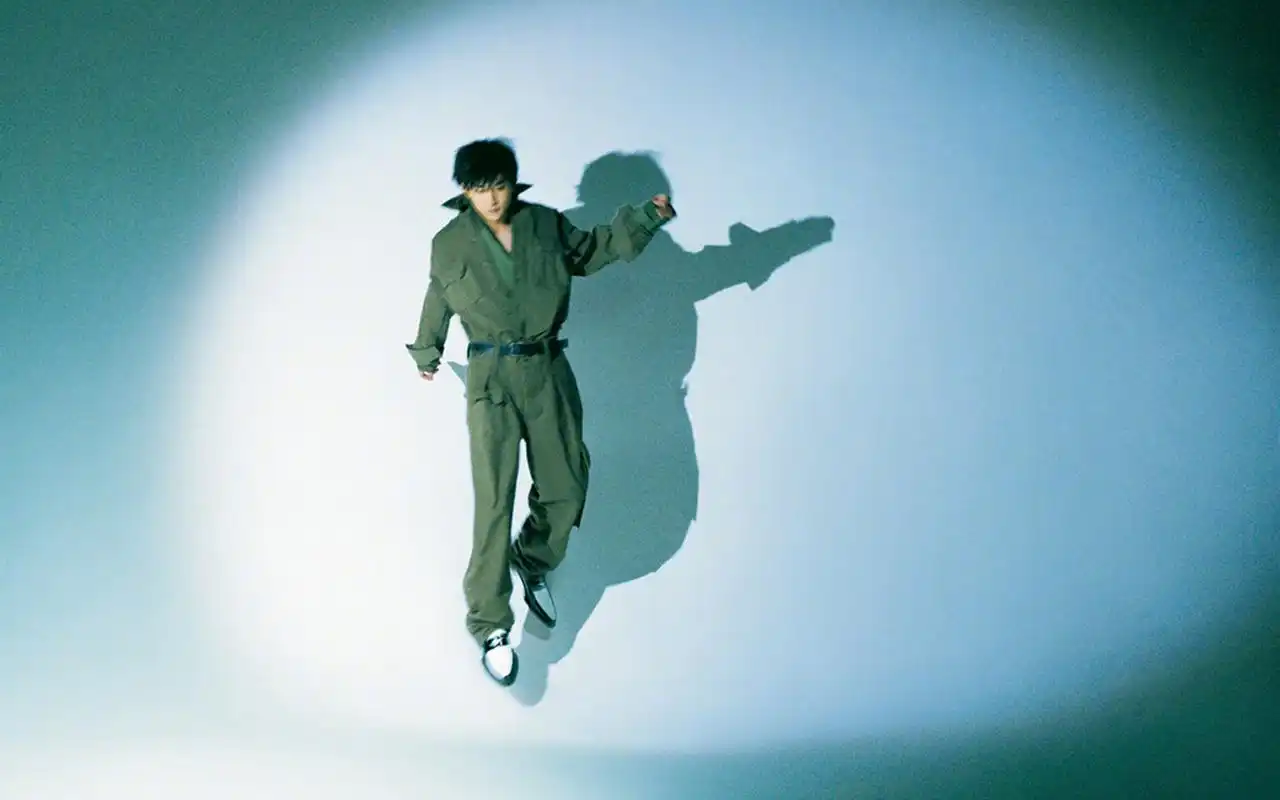 易烊千玺酷帅写真桌面壁纸