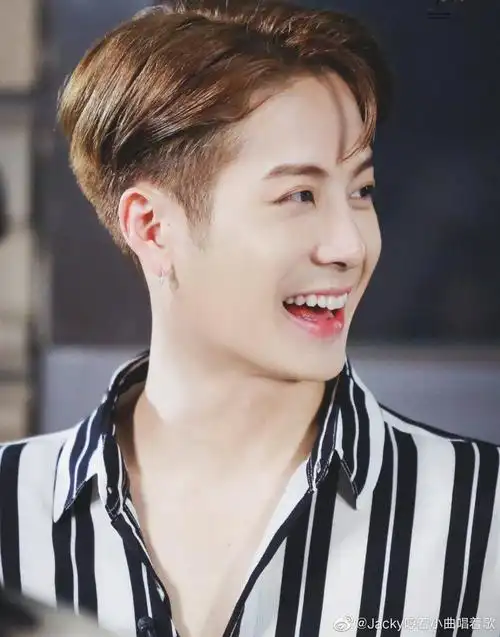 王嘉尔的笑容也太甜了吧!