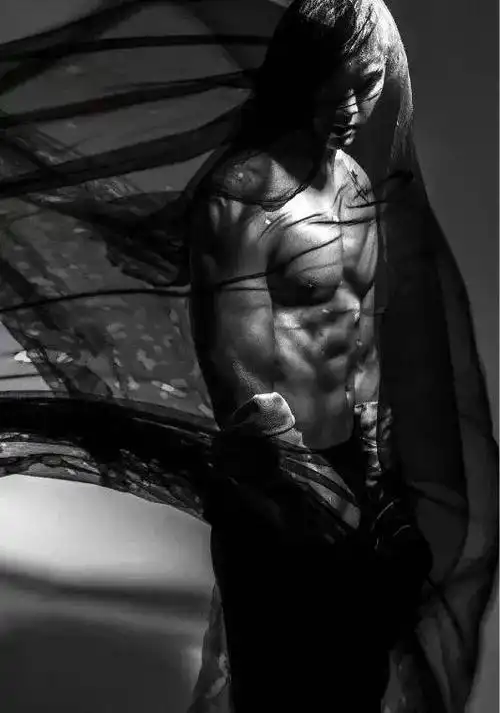 38岁的陈伟霆戒糖断碳60天后变成这样了