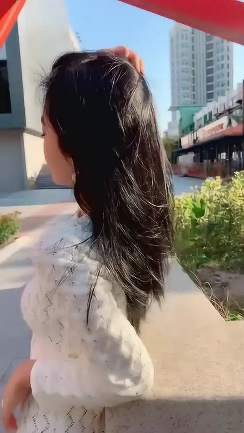 这位美女是我的女神,连她的侧脸都那么的撩人!