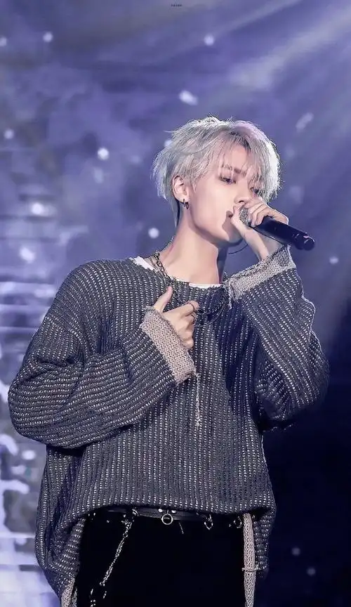 内娱明星神仙发色#林彦俊绝美发色合集～任何发色都能完美驾驭沉自谮