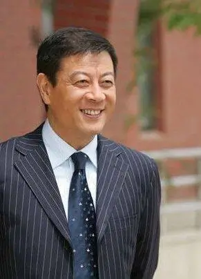 巫刚从木匠到演艺明星离婚十几年后至今单身60岁无儿女父母