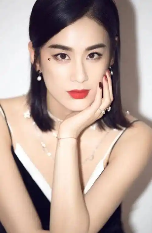 一直以来,黄圣依都是以花边新闻出现,而作为一名演员,过硬的演技才是