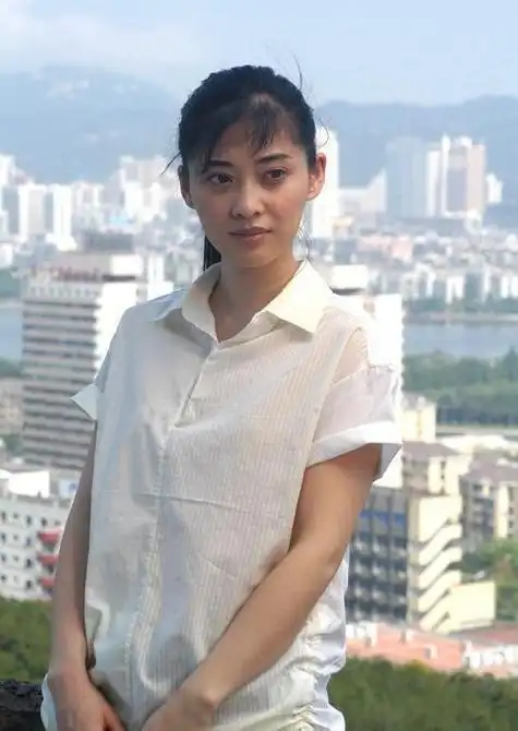 梅婷10岁女儿官宣出道,搭档宋佳赵又廷引关注,颜值引发网友热议