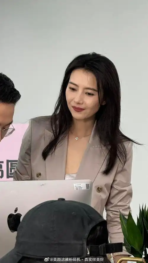 投稿高圆圆近期生图#高圆圆好薄一片