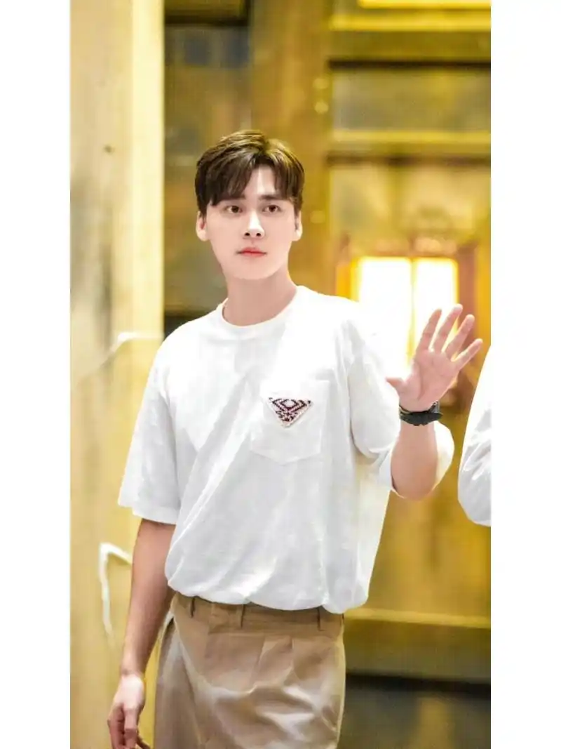 李易峰高清壁纸 想念那个在推理中 展现智慧的李易峰 期待峰哥回归