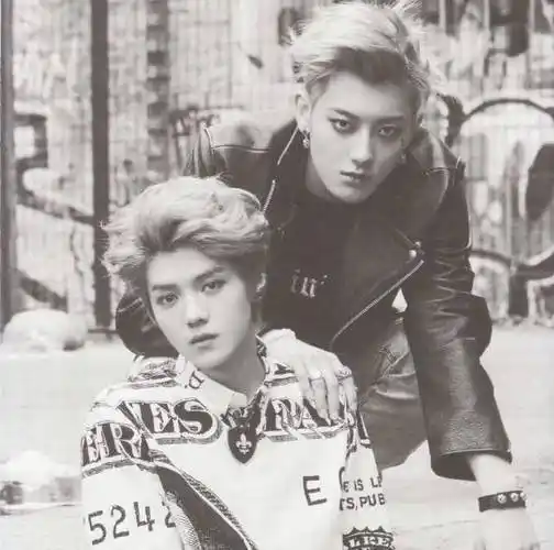 原创创造营3鹿晗黄子韬机场合体两人被同款潮包果然是兄弟情深