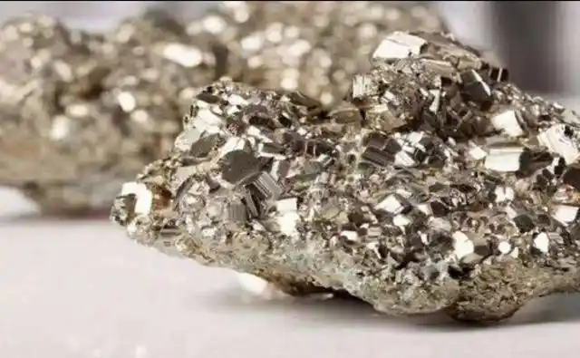 这种石头有点贵,功能强大,一克就得好几亿,稀有物品啊!