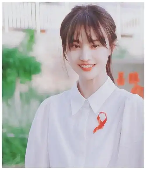 郑爽做公益被抓拍,看到清新的模样,哪有一点30岁的样子?__财经头条