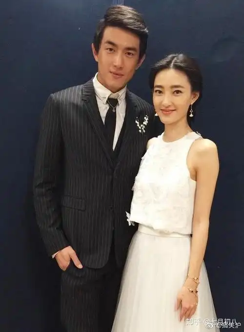 搜狐娱乐讯 10月16日,网曝王丽坤和男友领证结婚,随后王丽坤发文表示"