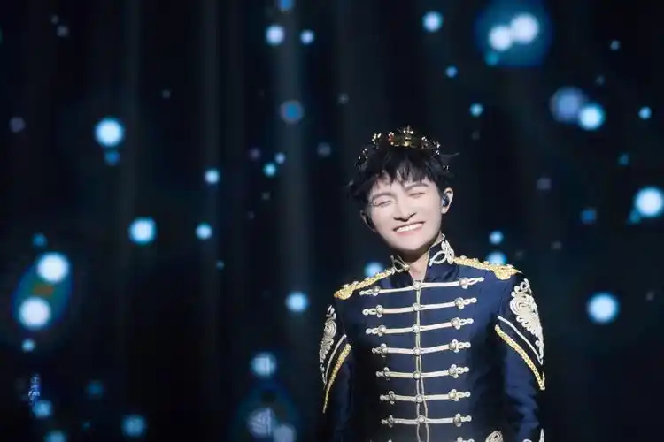 有周深的壁纸吗