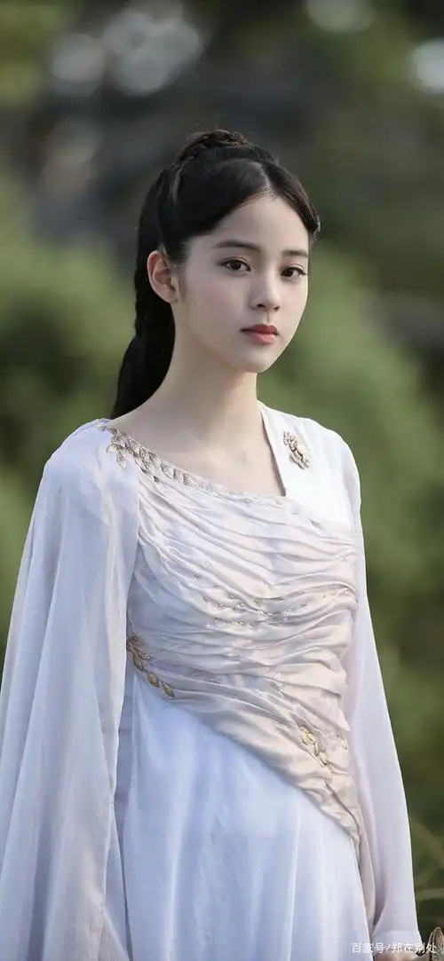 欧阳娜娜的颜值:五官组合起来就很美很甜,看起来很舒服