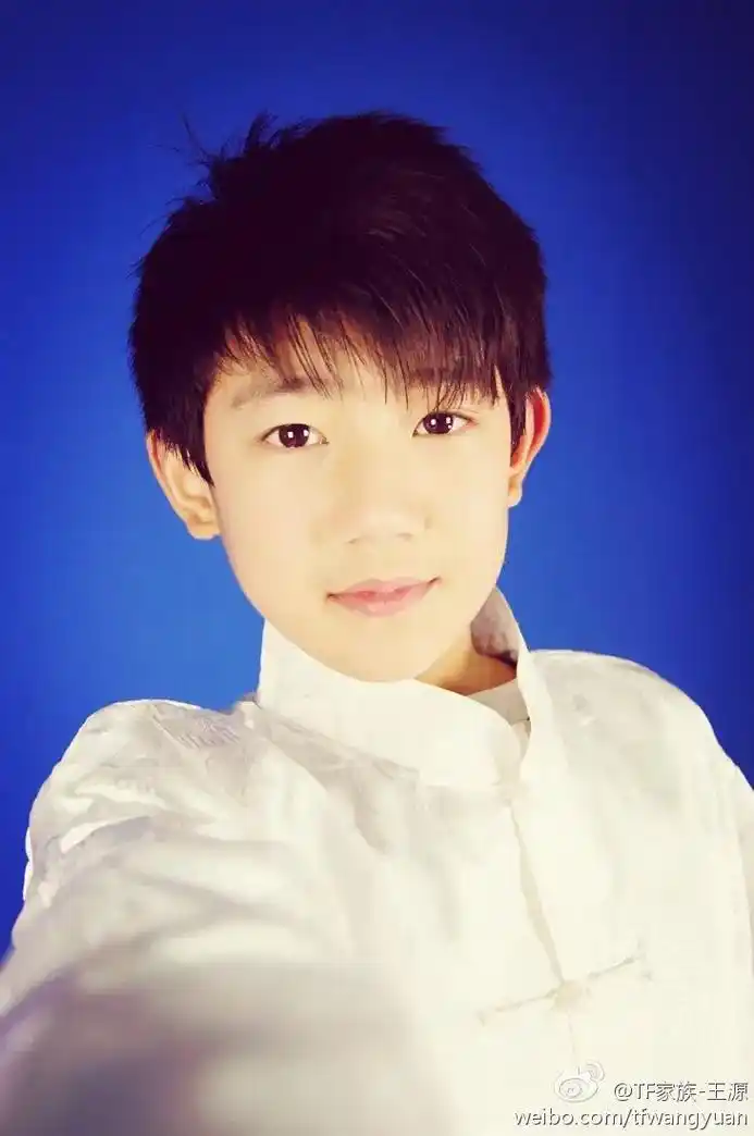 王源自拍合集1.0,一百张放不下,根本放不下,咱们下一集见17 - 抖音