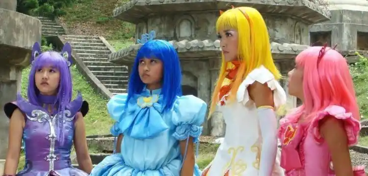 周雨彤在《巴啦啦小魔仙》中饰演谁?